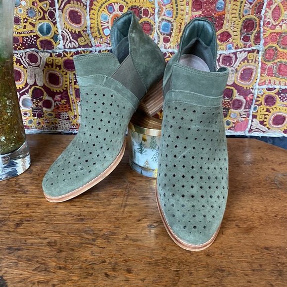 Earth Keren Olive Green Bootie - Picture 3 of 14